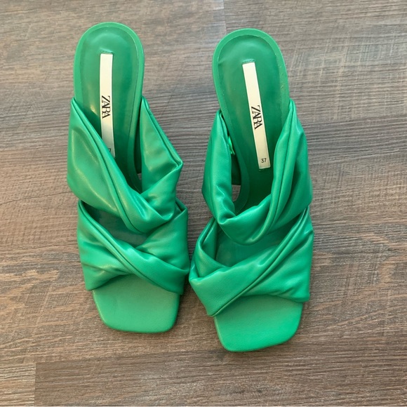 ZARA NWOT - Green Wide Ruched Wide Straps Heeled Sandals (SIZE: EUR 37 / US 6.5) - Picture 4 of 16